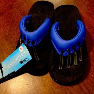 Brand New Women’s Small Yoga Sandals